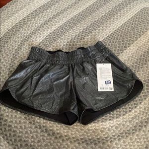Lulu Lemon Tracker Short 4”